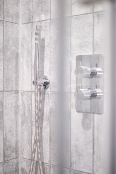 Garratt Collection - 1 bed apartment shower room