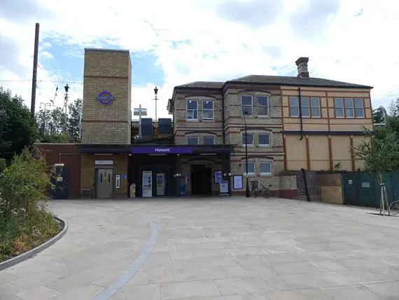 Hanwell Tube station