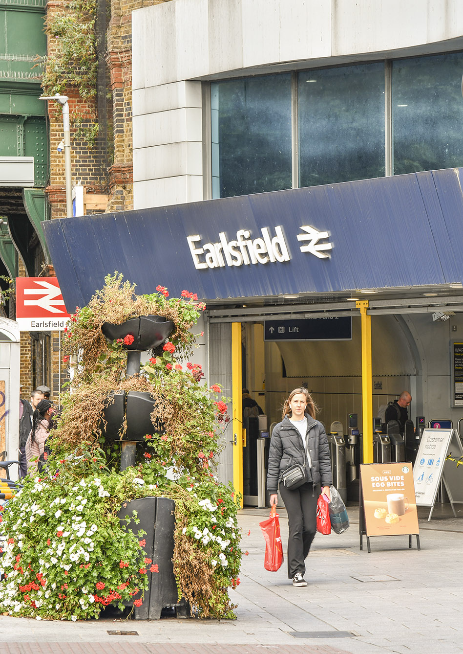 Earlsfield Station 02