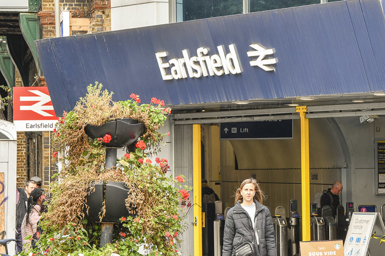 Earlsfield station