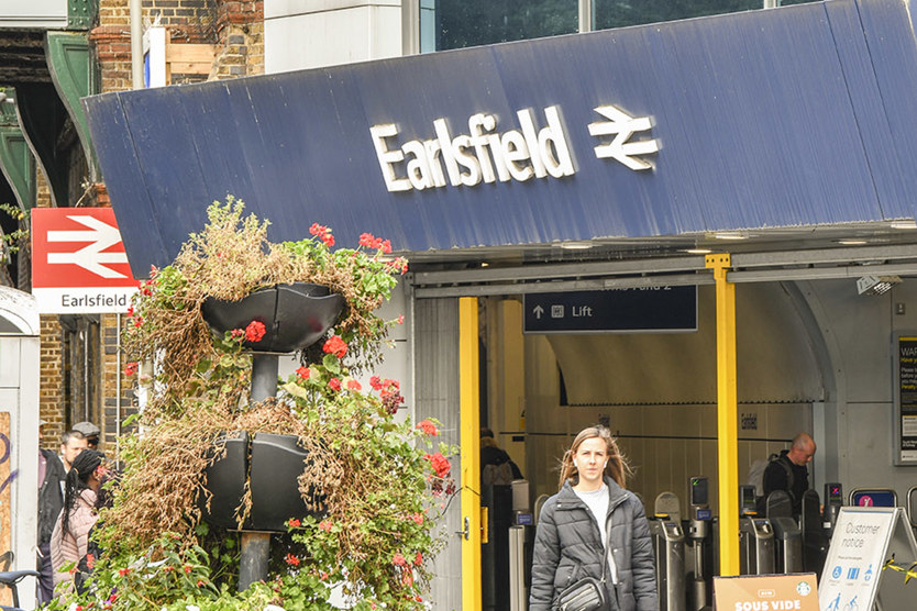 Earlsfield station